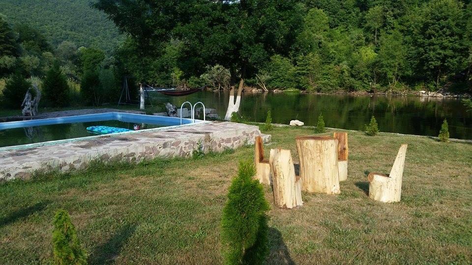 Auto Kamp Lav Hotel Kulen Vakuf Kültér fotó