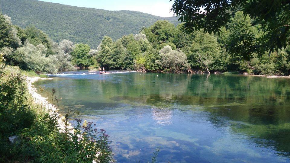 Auto Kamp Lav Hotel Kulen Vakuf Kültér fotó